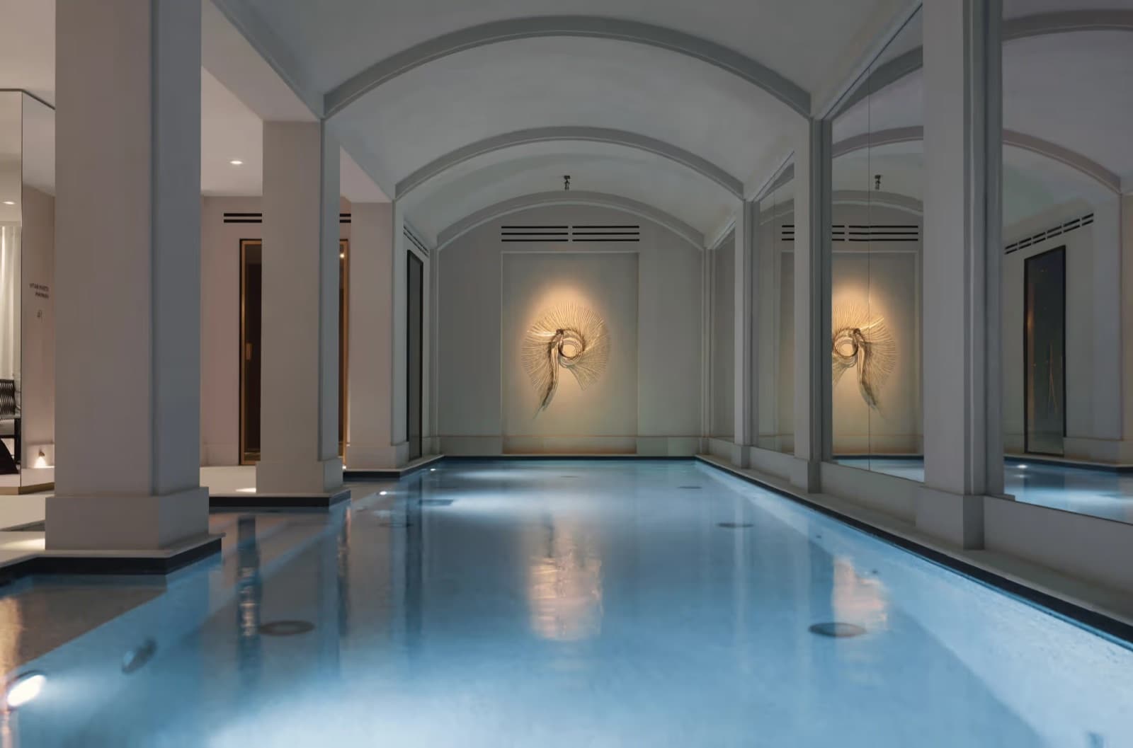 Vaulted pool of a Parisian spa available for private hire